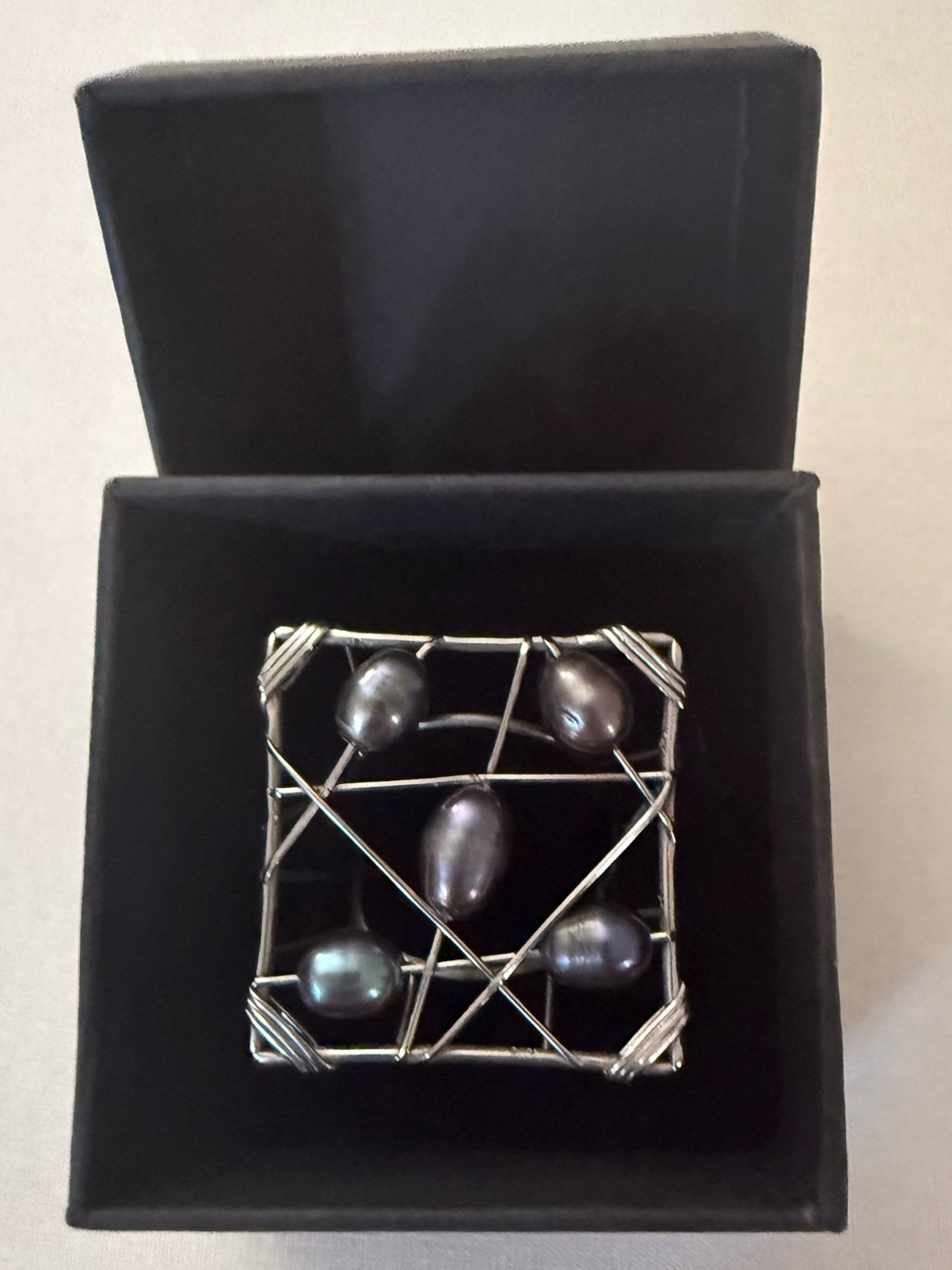 Like New Handmade Contemporary Black Pearl Wire-Frame Spider Web Statement Ring